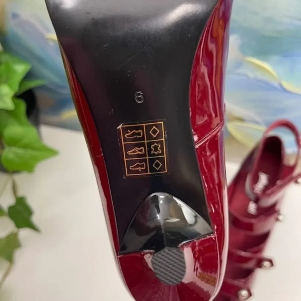 New JEFFREY CAMPBELL Pump In Cherry Red Patent Size 6